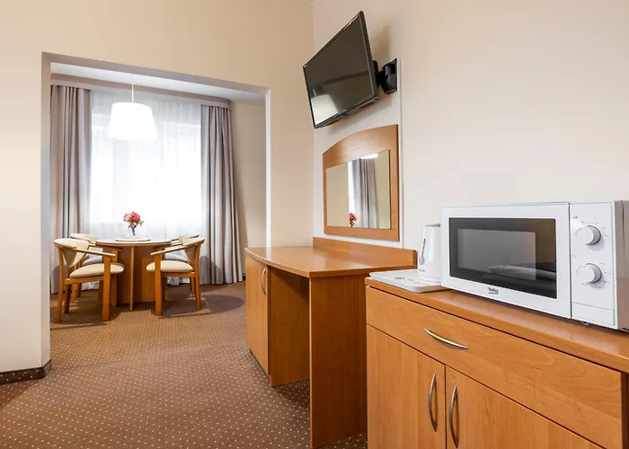 Проживание в семье Goscinne Anna Реваль