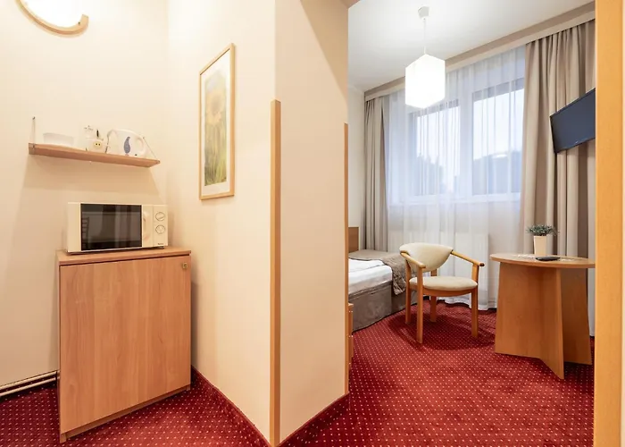 Проживание в семье Goscinne Anna Реваль